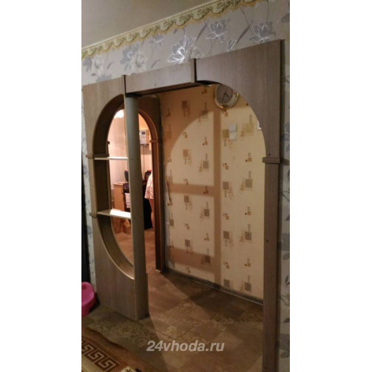 Арка с полками и закруглённым низом в Красноярске