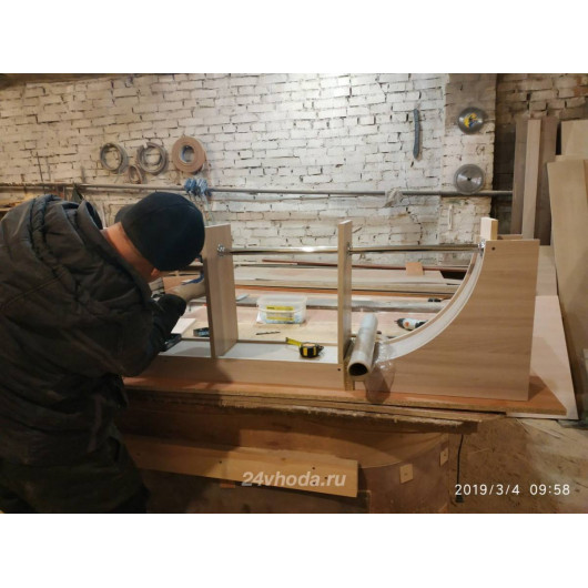 Арка с полками и закруглённым низом в Красноярске