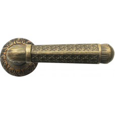 Ручка дверная на резной накладке BUSSARE CASTELO A-74-20 ANT.BRASS Античная латунь